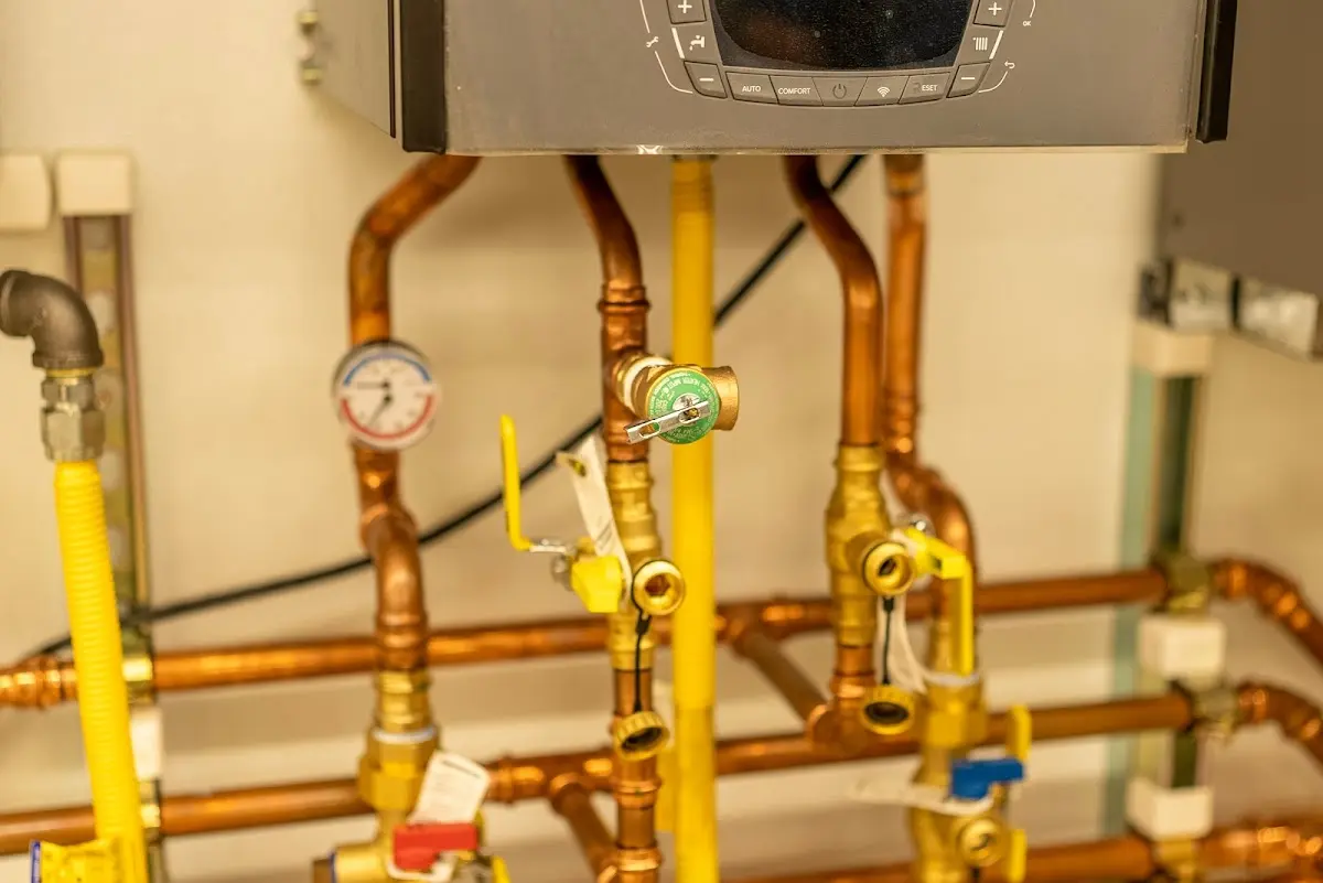 Licensed technician providing Sewer Cleanout for a homeowner in Bellair-Meadowbrook Terrace